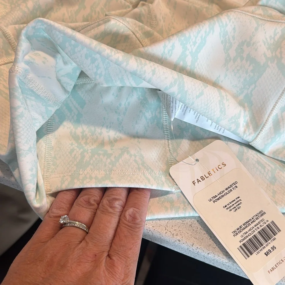 Ultra high waisted powerhold  7/8 Mint Green Snake Print Leggings size XL NWT - Picture 6 of 9